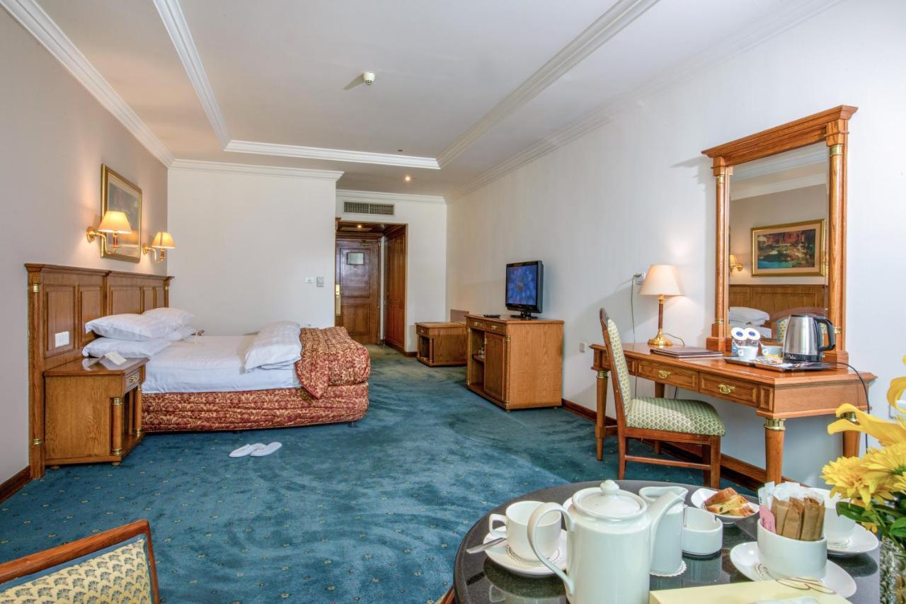 ブリストル ホテル アンマン エクステリア 写真 A room at the hotel